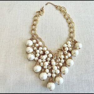 Stylish pearl gold necklace